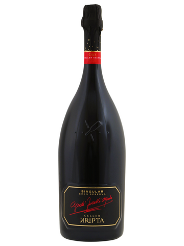 Magnumfles Kripta Brut Nature Gran Reserva in amfoorvorm met etiket zichtbaar